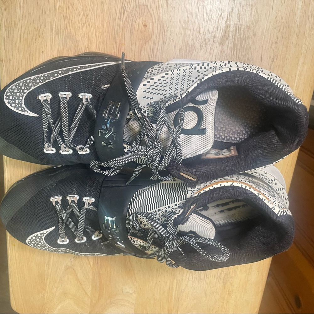 Nike Monochrome Athletic Sneakers Kevin Durant a Kds size 13 used